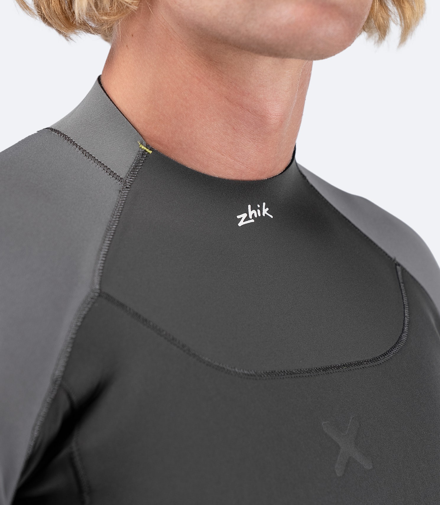 Close-up of Men's SuperwarmX Top collar in grey, featuring high-neck design for added warmth and protection