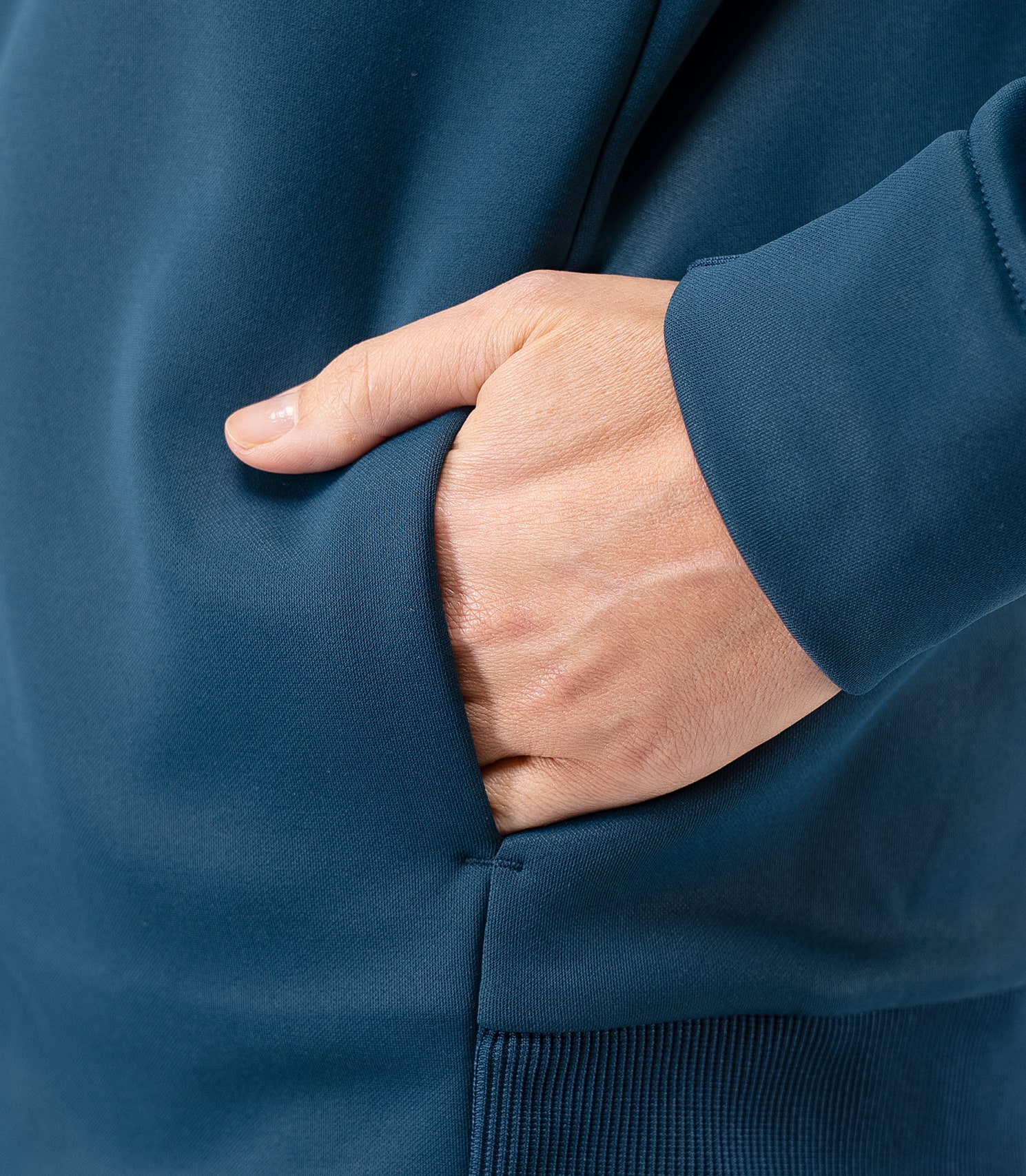 Close-up of side pocket on Zhik Women’s Thermo TechFleece Sports Jacket in deep teal