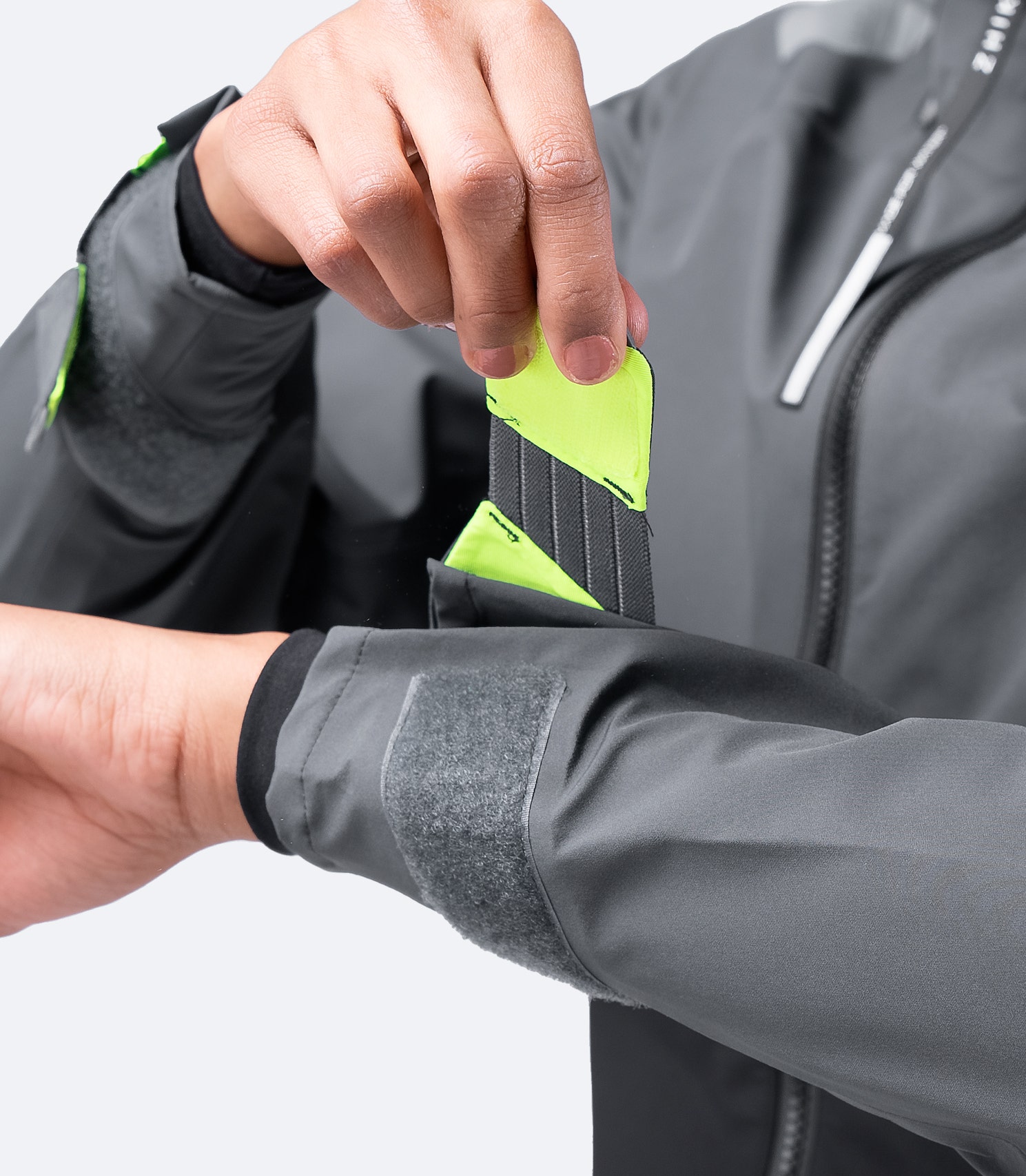 Close-up of CST500™ Jacket's water-tight ergonomic wrist closures in anthracite, designed for flexibility and protection.