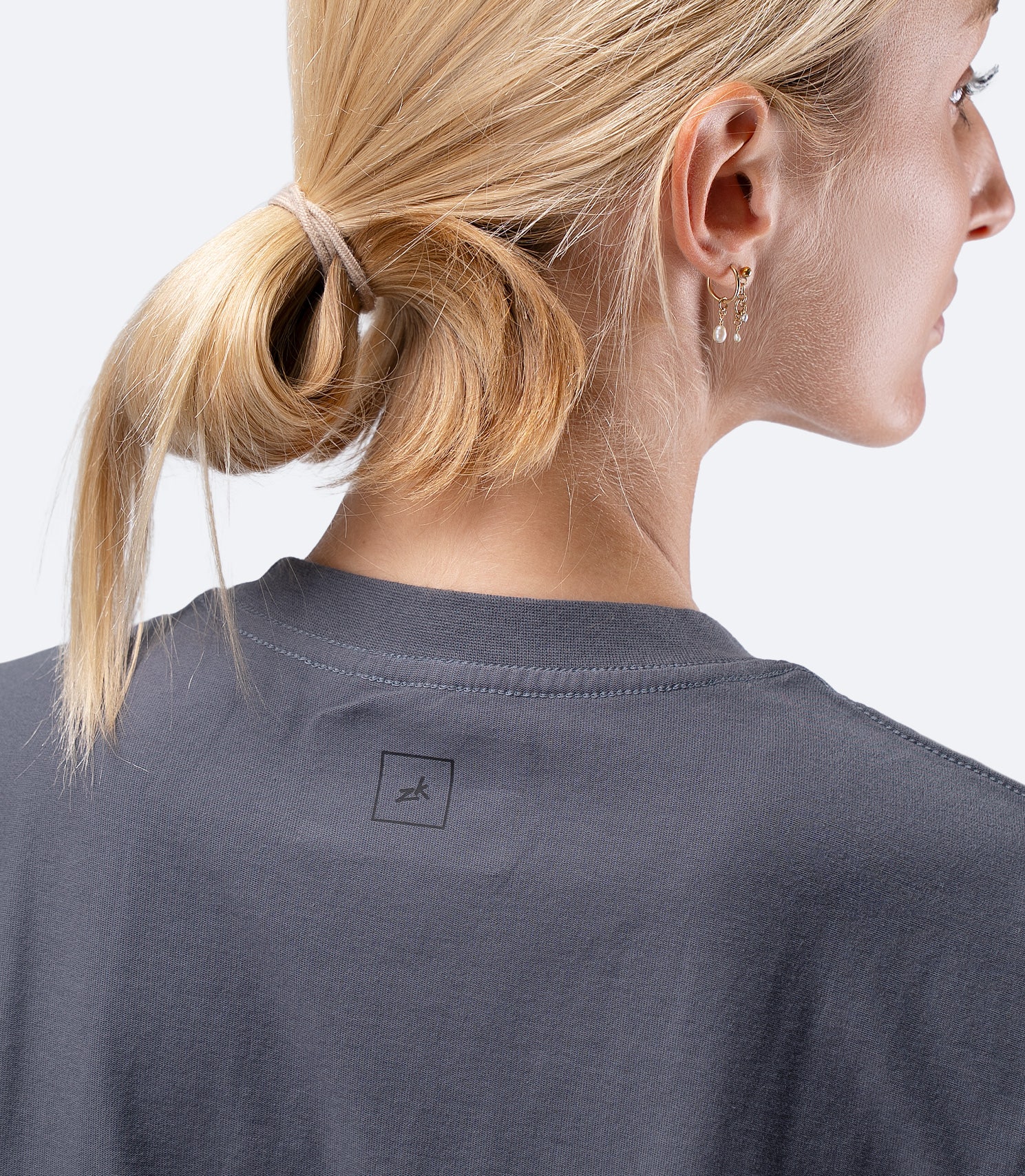 Zhik Womens Carbon T-Shirt in Slate, close-up of rear collar with neat stitching and smooth neckline